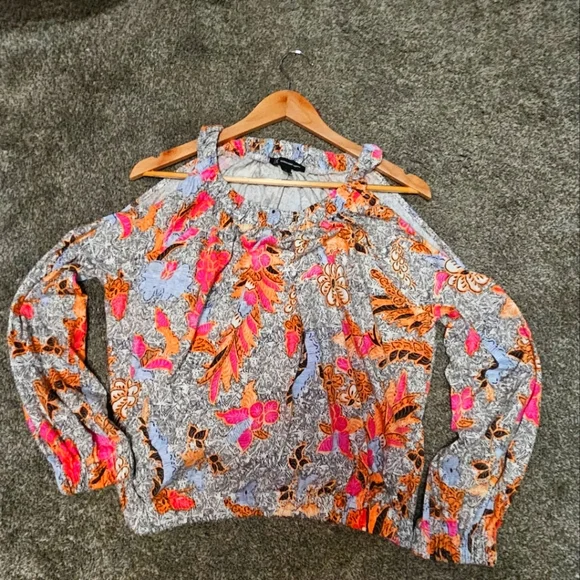 INC INTERNATIONAL CONCEPTS cold sholder long sleeve shirt - Picture 2 of 3